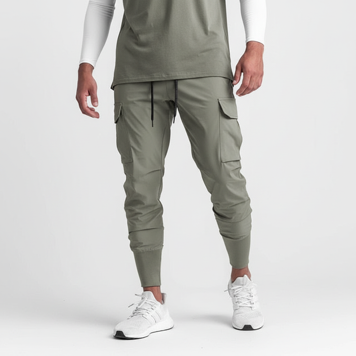 Bequeme Herren Jogginghose aus Stretchstoff, perfekt für Sport, Alltag & urbanen Freizeit-Look.