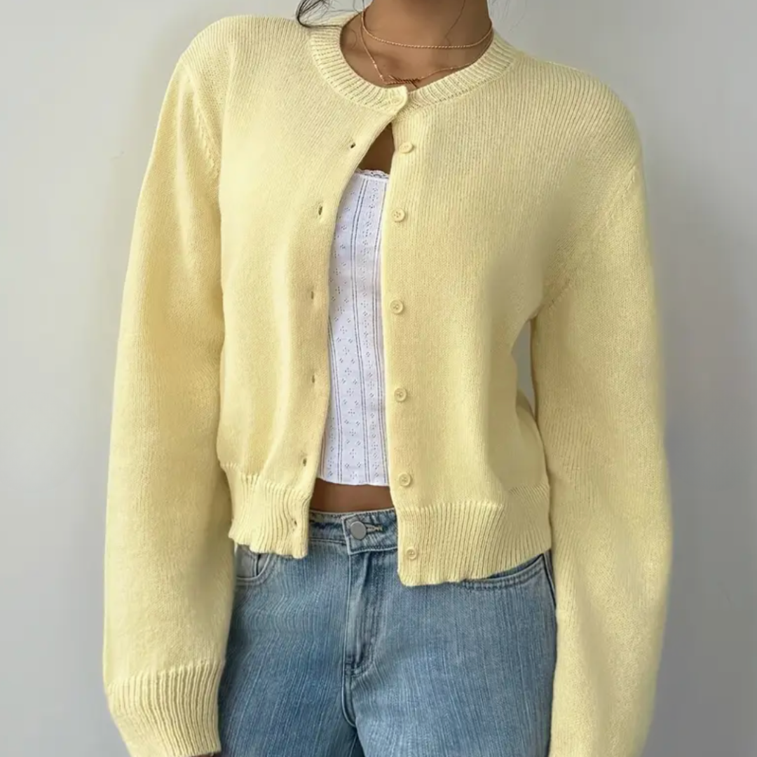 Eleganter Damen Cardigan als kurze Strickjacke. Vielseitig für Business oder Freizeit.