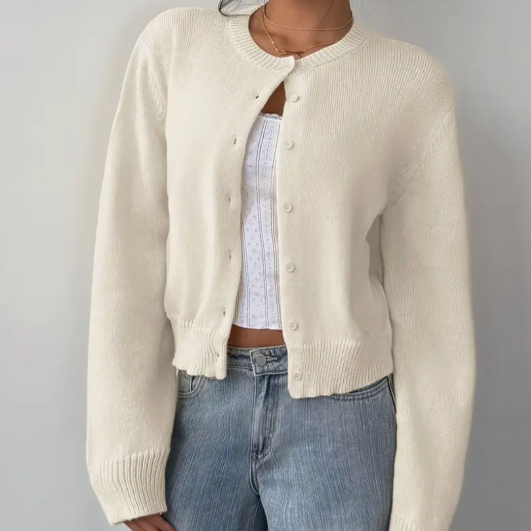 Modische Damen Kurzjacke in Strickoptik mit Knopfleiste, perfekt für den Freizeitlook.