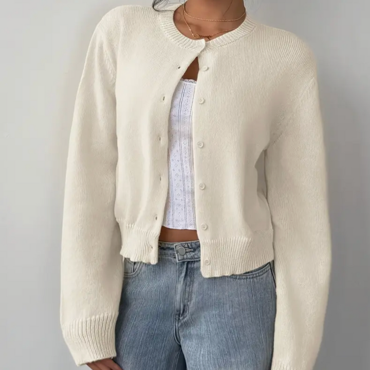 Modische Damen Kurzjacke in Strickoptik mit Knopfleiste, perfekt für den Freizeitlook.