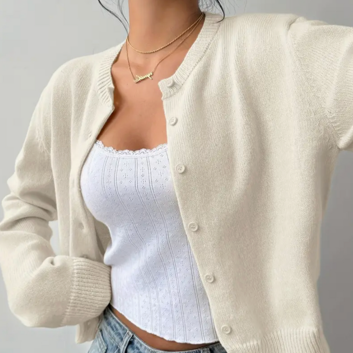 Taillenkurzer Damen Cardigan, vielseitig kombinierbar, ideal für frühlingshafte Outfits.