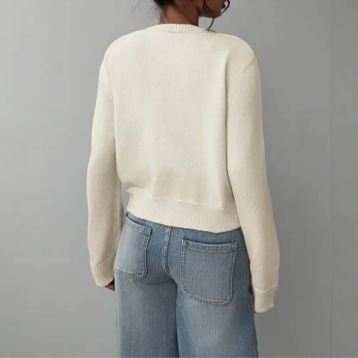 Schicke Damenstrickjacke mit Rundhalsausschnitt. Eleganter Kurzcardigan für jede Gelegenheit.
