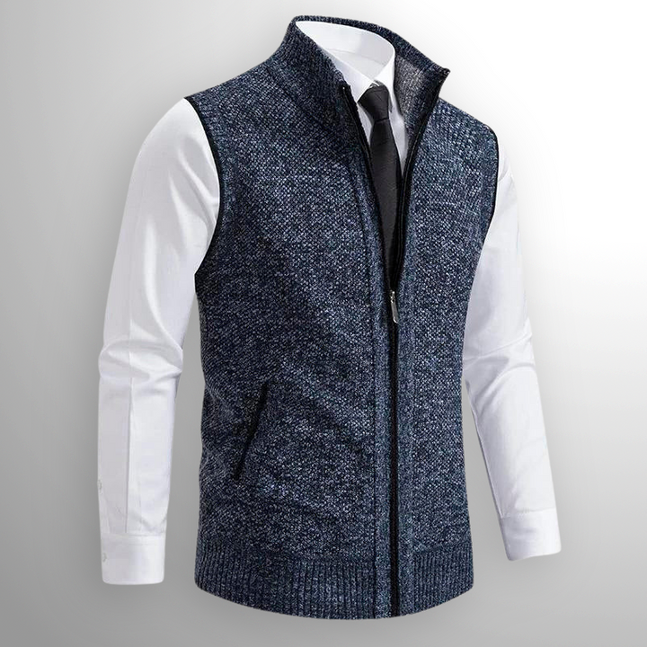 Smart-Casual Herren Strickweste mit Stehkragen & Reißverschluss. Perfekte Ergänzung für den Layering-Look.