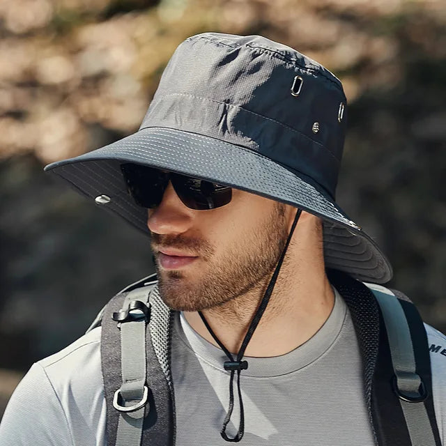 Robuster dunkelgrauer Wanderhut & Reisehut für Herren, mit effektivem UV-Sonnenschutz.