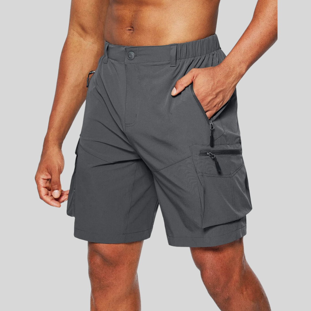 Herren Cargo Shorts in Grün mit Reißverschlusstaschen. Robuste Freizeit Shorts für Alltag & Outdoor-Aktivitäten.