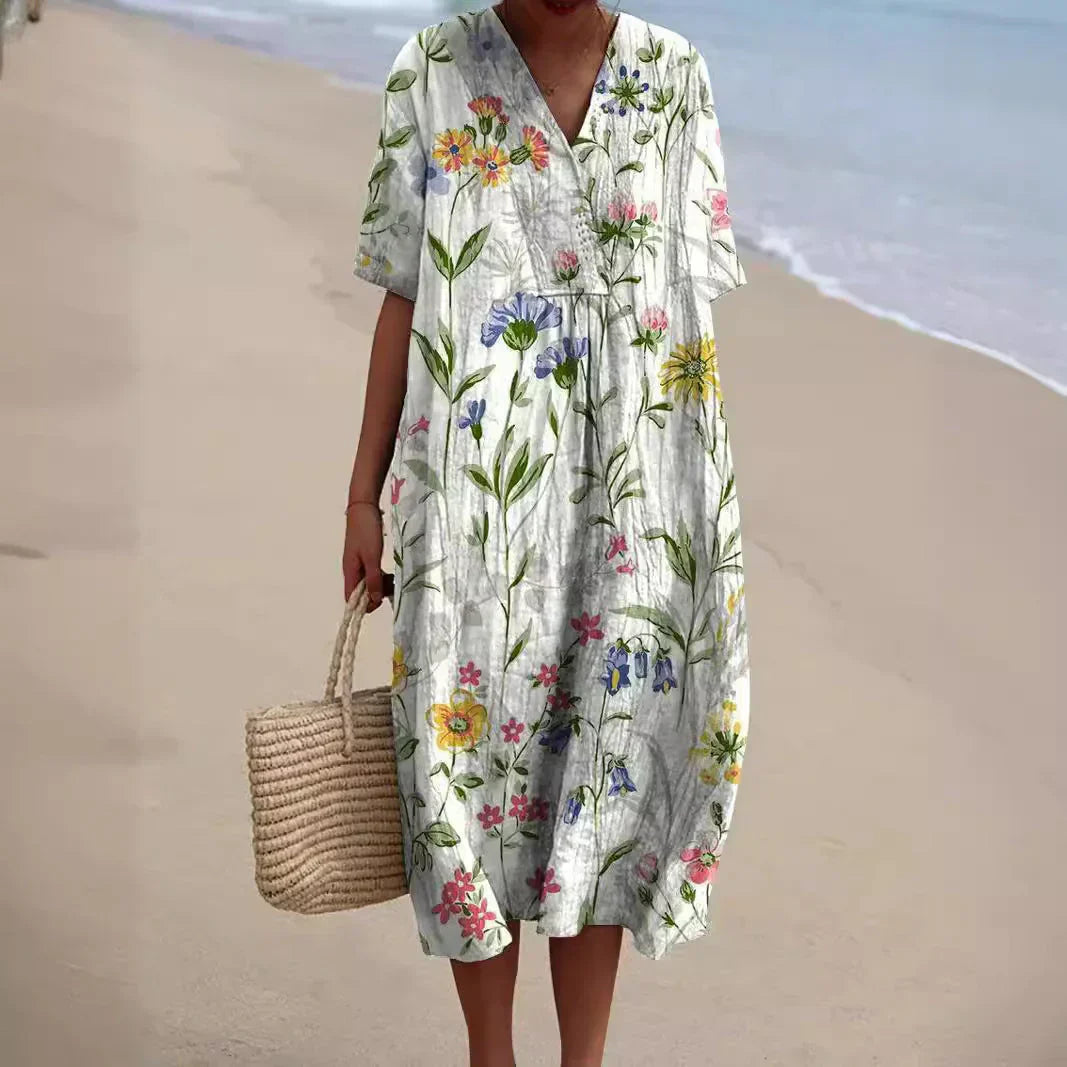 Bohème Blumen Midikleid für Damen. Fließend, kurzärmelig & mit V-Ausschnitt für höchsten Tragekomfort.