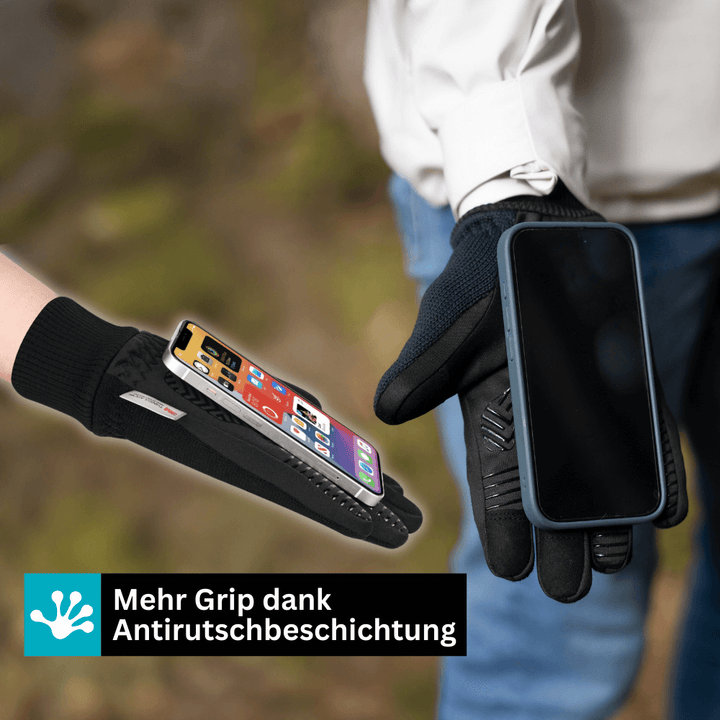 ThermoFit warme Handschuhe auf Schnee liegend, symbolisieren Kälteschutz und Wintertauglichkeit.