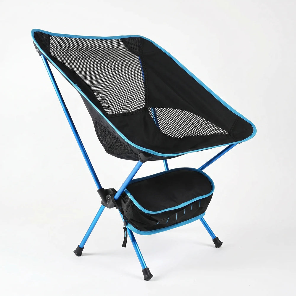 Kompakter Faltstuhl für Strand, Wandern & Garten; robustes Design für Outdoor-Nutzung.