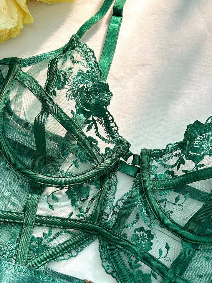 Hochwertiger Damen Spitzenbody mit Straps in Smaragdgrün, transparenter Stoff für eine elegante Ausstrahlung.