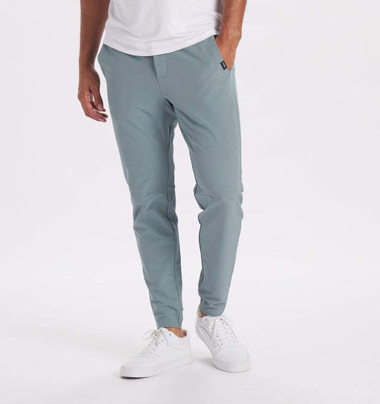 Bequeme Herren Chino aus Stretch-Stoff, modern geschnitten, perfekt für jeden Anlass.