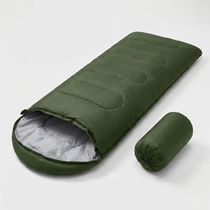 Komfortabler ultraleichter Deckenschlafsack ausgebreitet, ideal für gemütliches Camping, Trekking & Outdoor-Reisen.