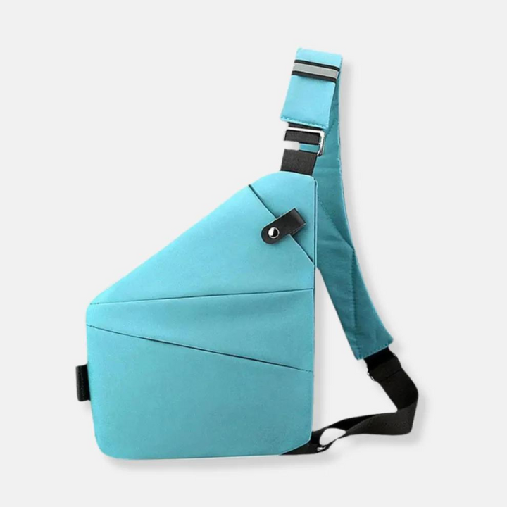 Urbaner Look: Modische Herren Sling Bag auf einer belebten Stadtstraße getragen.