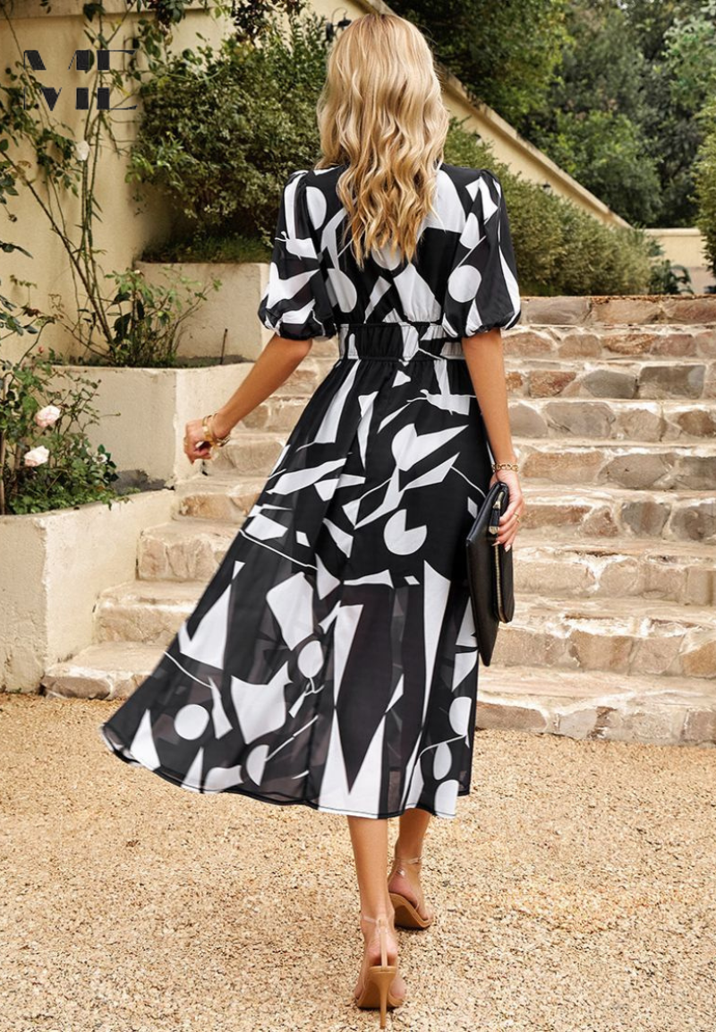 Romantisches Damenkleid, Midi-Länge, blumiger Print, V-Ausschnitt, Puffärmel, leicht und luftig.