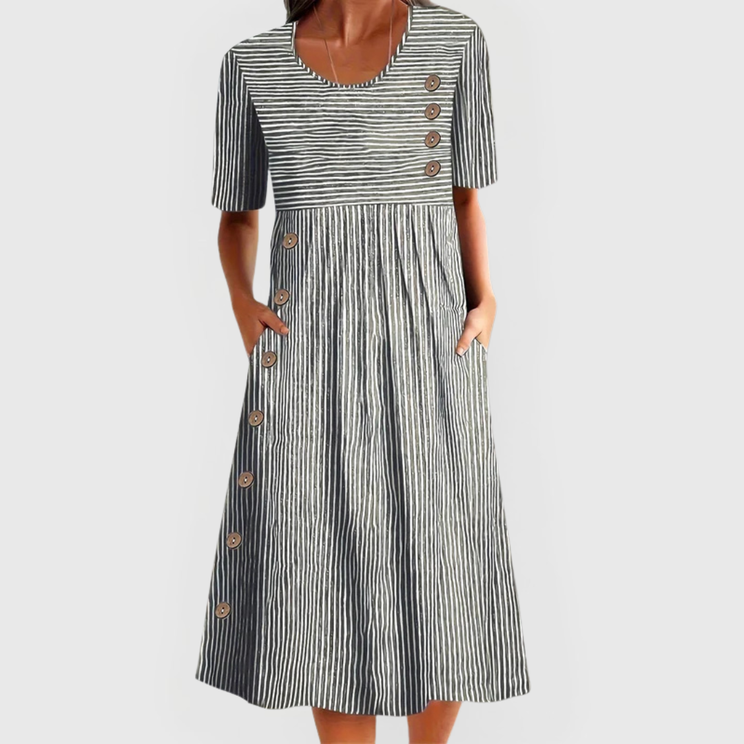 Elegantes und modisches Damenkleid. Gestreiftes Midikleid mit 3/4 Ärmeln, ideal für Freizeit und Alltag.