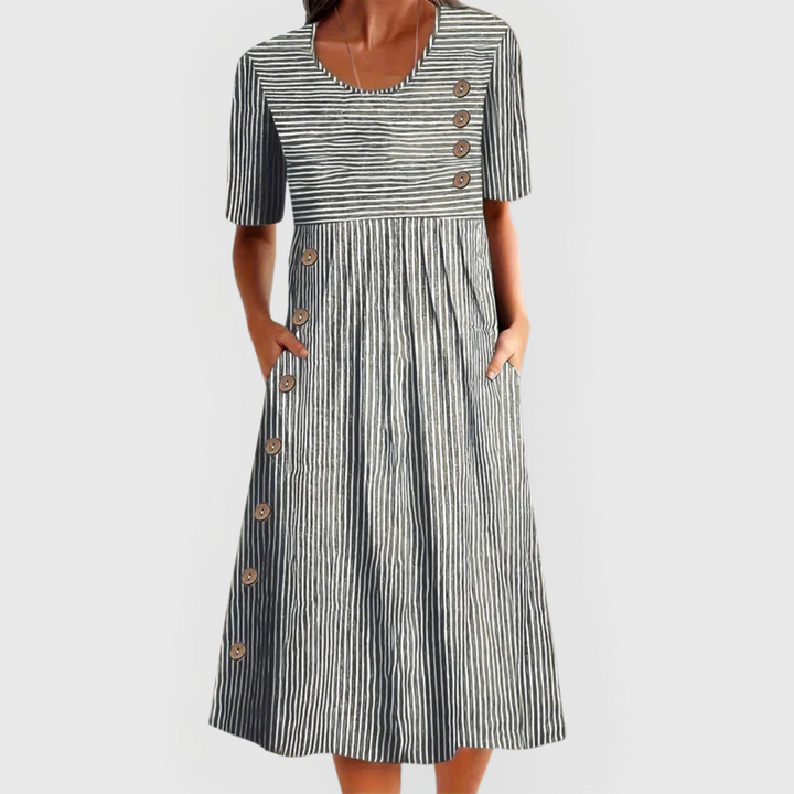 Bequemes Damen Sommerkleid, gestreiftes Midikleid im Relaxed Fit. Perfekt für Freizeit und warme Tage.