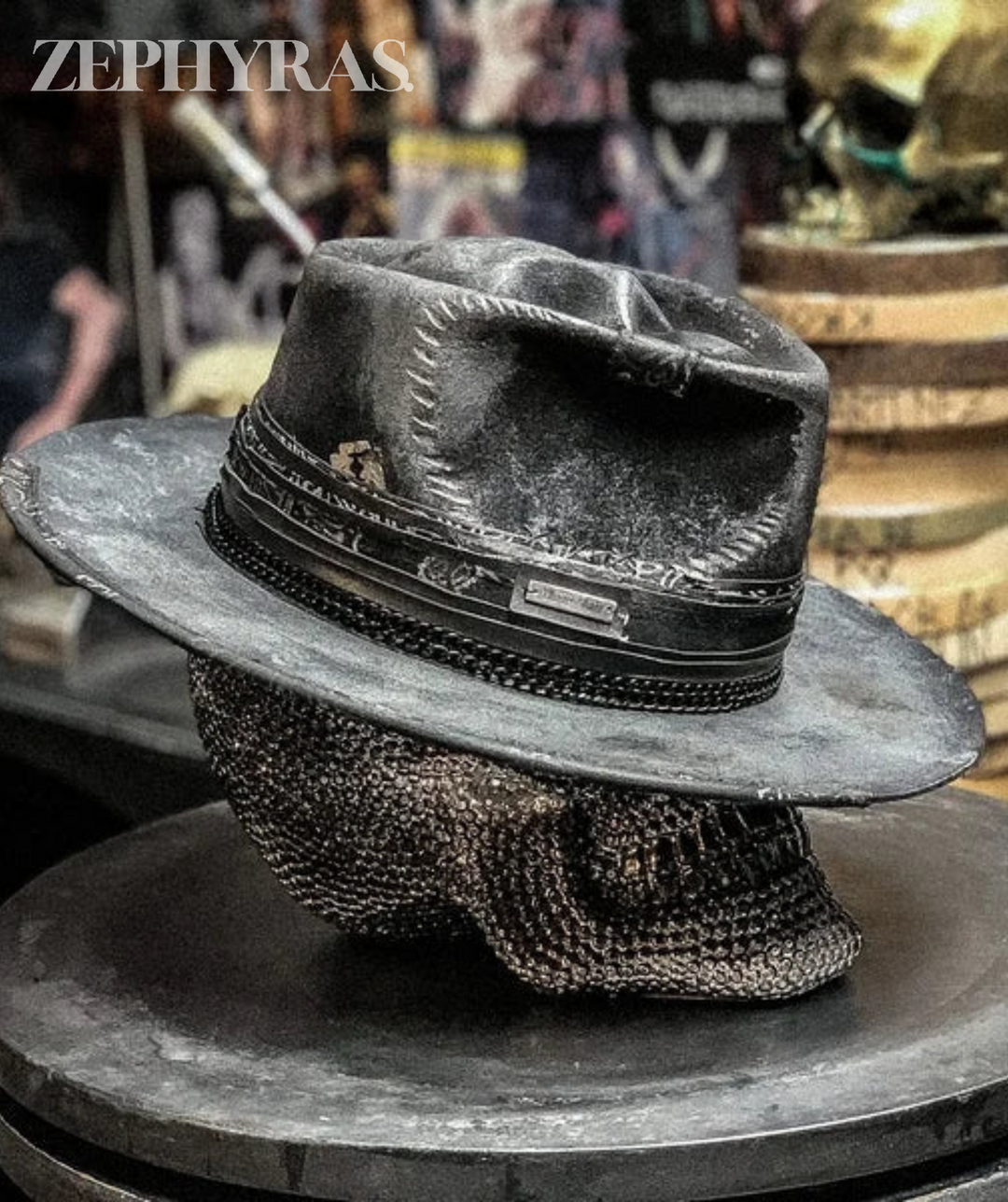 Nahaufnahme einer handgearbeiteten Totenkopf Mütze, einzigartiges Mode-Accessoire.