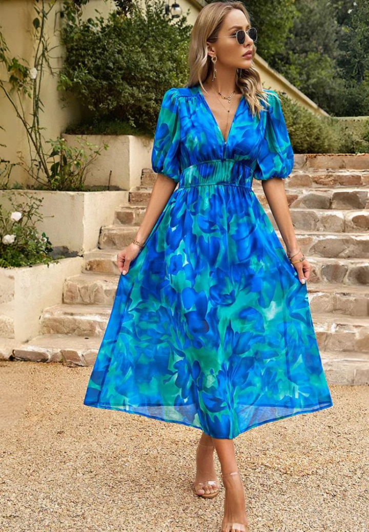 Blumen Midikleid für Damen mit V-Ausschnitt und Puffärmeln, perfekt für warme Sommertage.