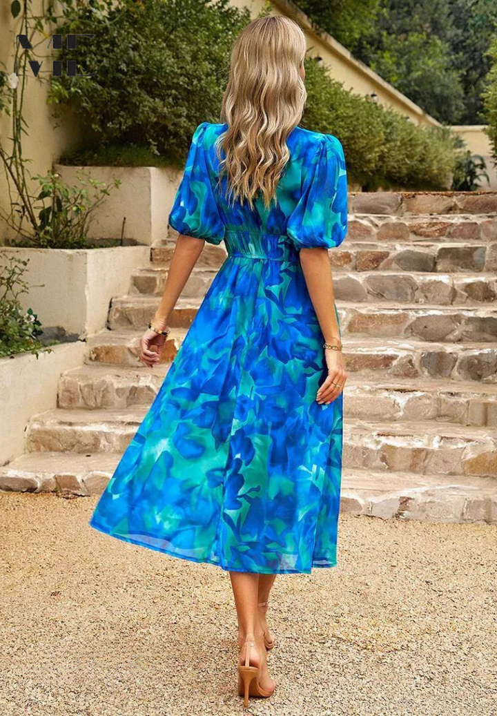 Trendiges Damen Sommerkleid, blumig, V-Ausschnitt, Puffärmel, komfortabler Look für den Sommer.