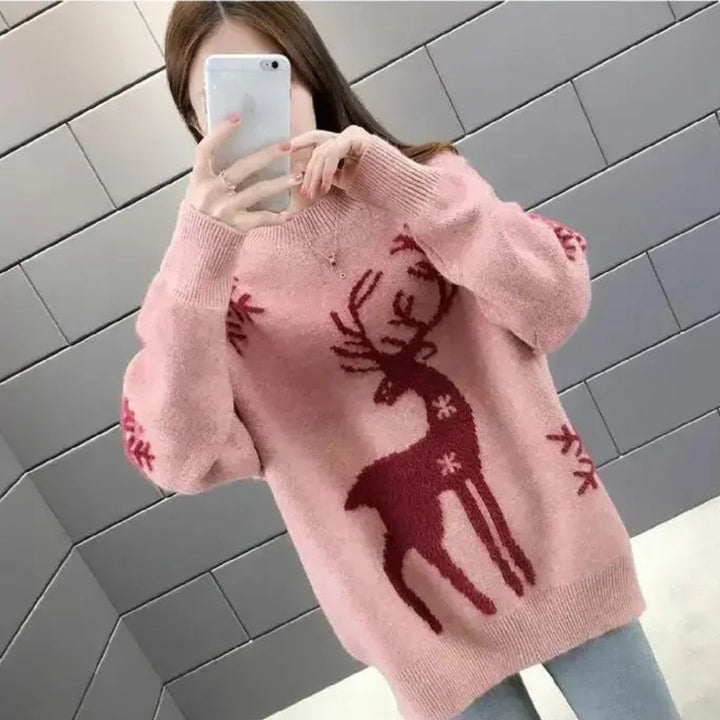 Gemütlicher Damen Rentierpullover in Rosa-Braun-Weiß, perfekte festliche Wintermode für entspannte Feiertage.