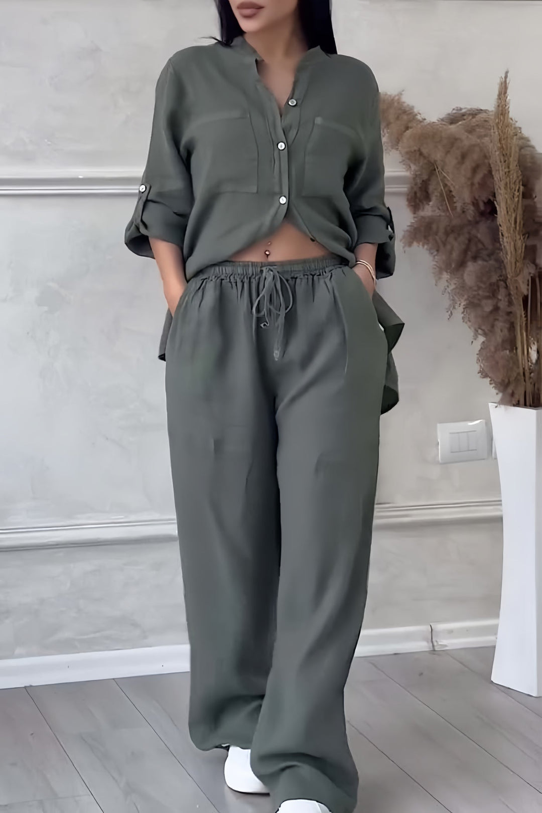 Modernes Damen Zweiteiler Bluse-Hose-Set Frida. Bequeme weite Hose, stylisches Sommer Outfit für jeden Anlass.