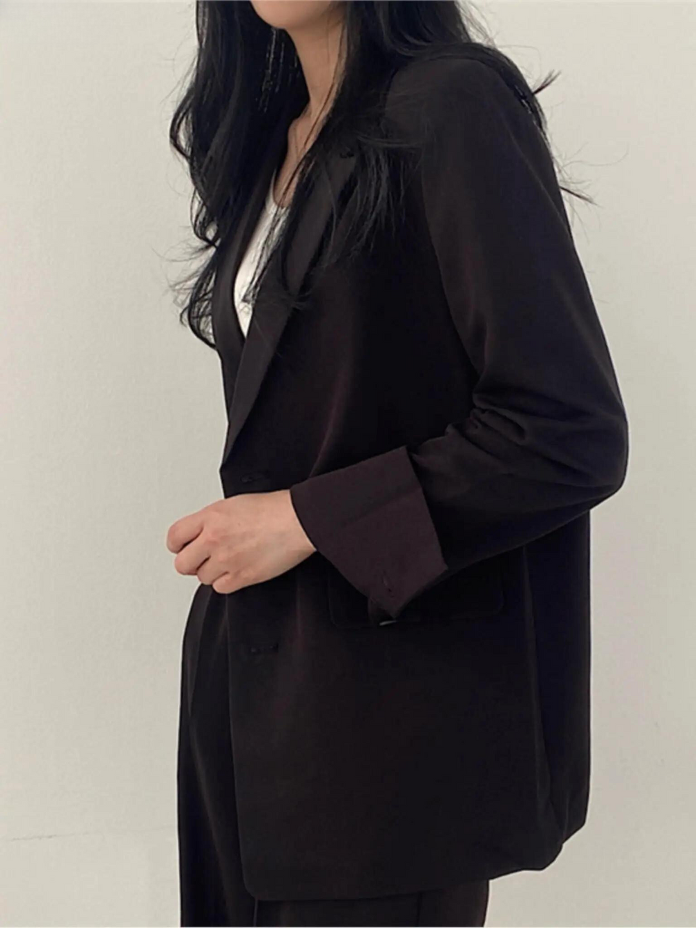 Komfortabler Damen Anzug Zweiteiler: Stilvoller Blazer & Hose für einen vielseitigen Herbst-Business-Look.