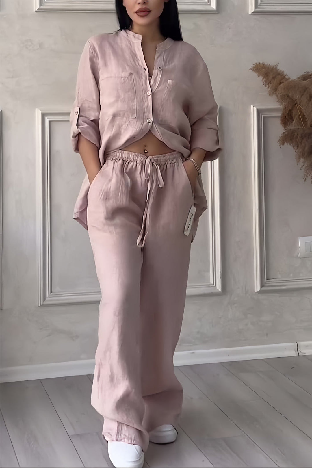 Elegantes Frida Damen Zweiteiler-Set. Bluse & Hose ideal für Casual Chic, Freizeit Look oder Urlaub. Sommermode.