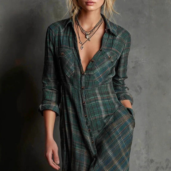Lässiges Boho Damen Maxi Hemdkleid kariert. Elegantes Herbstkleid mit langen Ärmeln, ideal für Freizeit und Übergang.