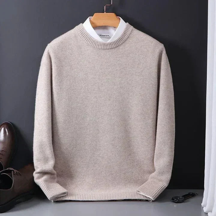 Eleganter Herren Langarm-Pullover mit Rundhals in Marineblau. Vielseitig für Business, Freizeit & Alltag. Komfortabel.