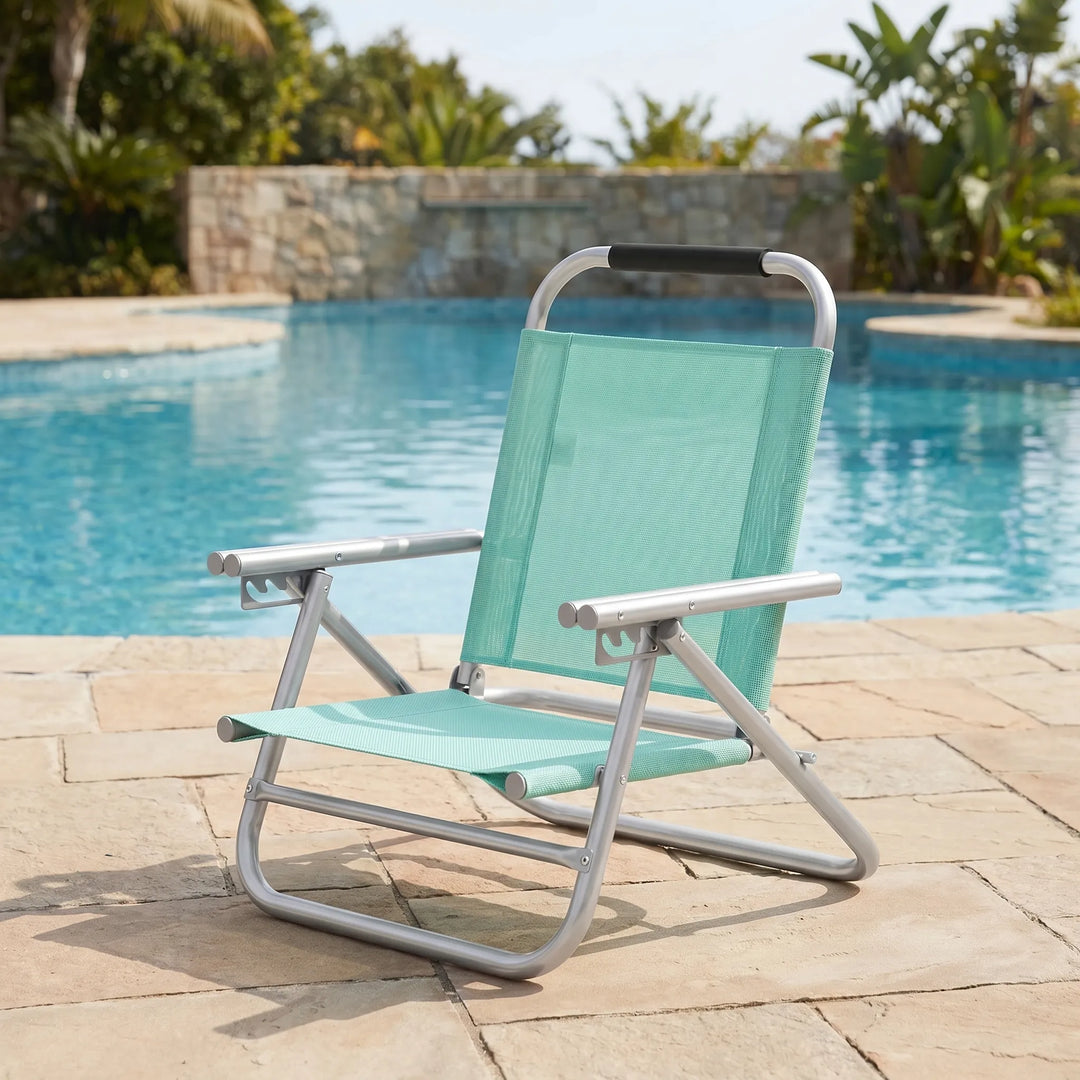 Verstellbarer Klappstuhl für Outdoor-Entspannung, leicht und komfortabel, ideal für Garten, Strand oder Camping.