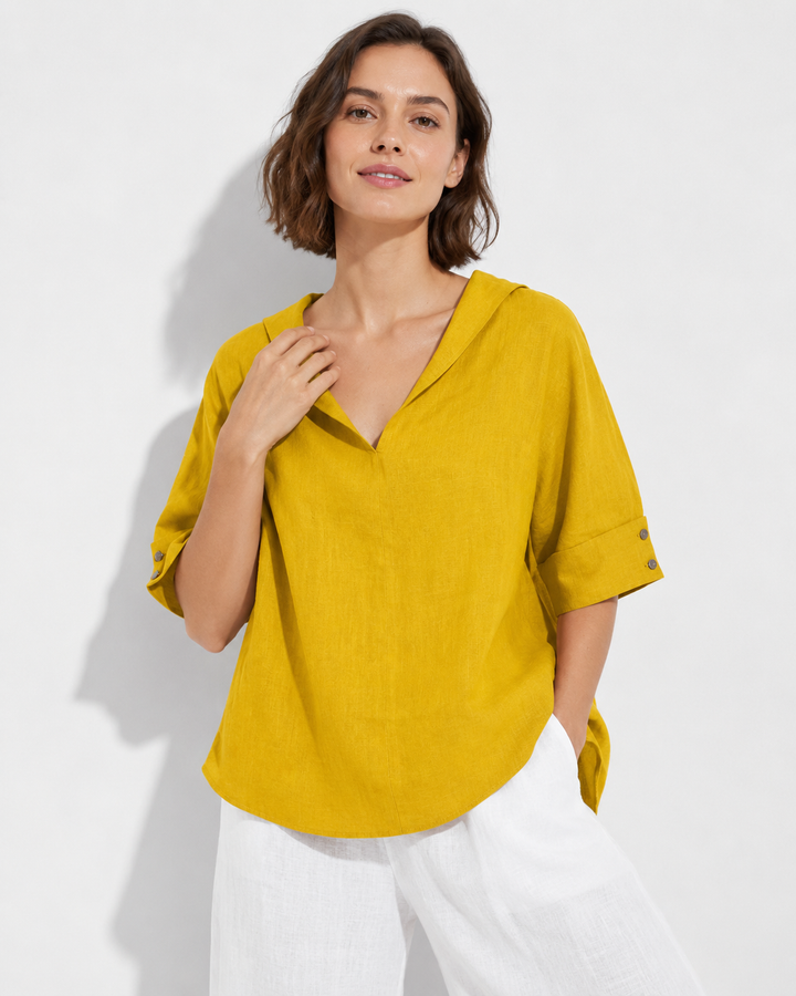 Elegantes Damen V-Ausschnitt Hemd für den Sommer. Modisches Kurzarm-Design, perfekt für lässige Alltags- oder Urlaubsoutfits.