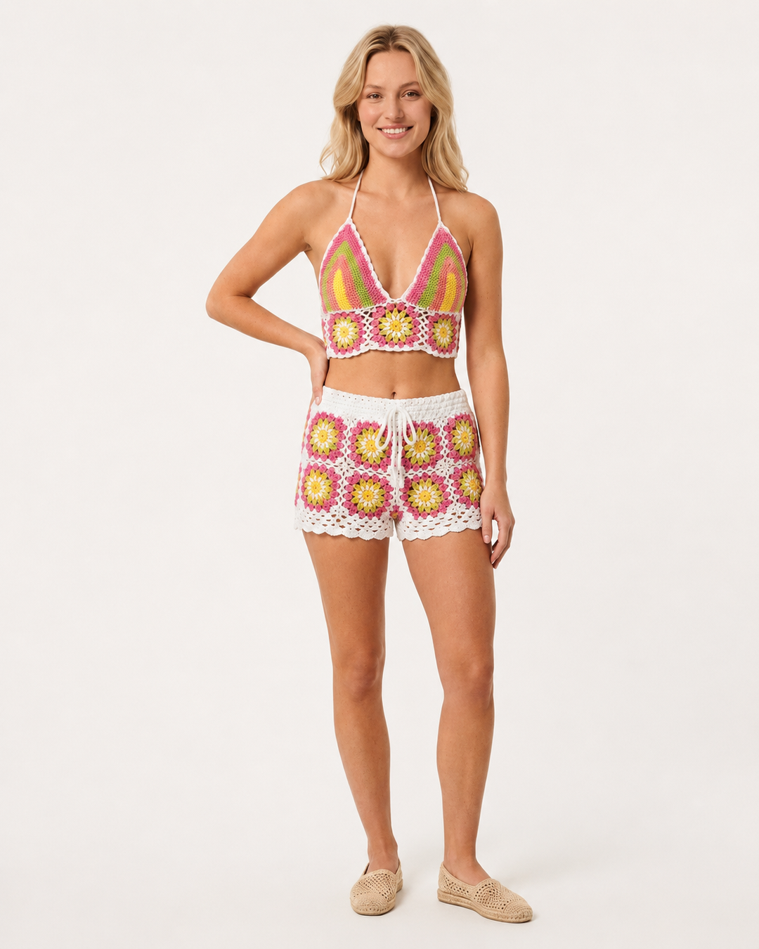 Modisches Damen Sommer Set: Häkel Halter Top & Mini Shorts, luftig & bequem für heiße Tage. Freizeitlook.