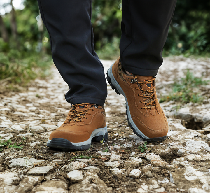 Atmungsaktive Komfortschuhe für Herren, orthopädisch, bieten Dämpfung und Unterstützung bei Fersensporn.