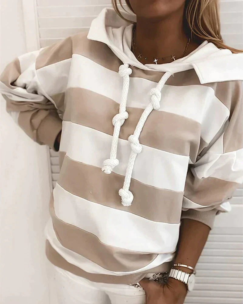 Gemütlicher Damen Kapuzenpullover mit Streifen für modische Eleganz im Alltag und Komfort.