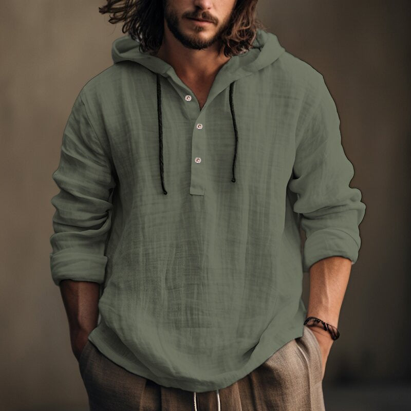 Vielseitiger Herrenpullover mit Kapuze und Knopfleiste. Ideal für lässige Freizeitlooks.