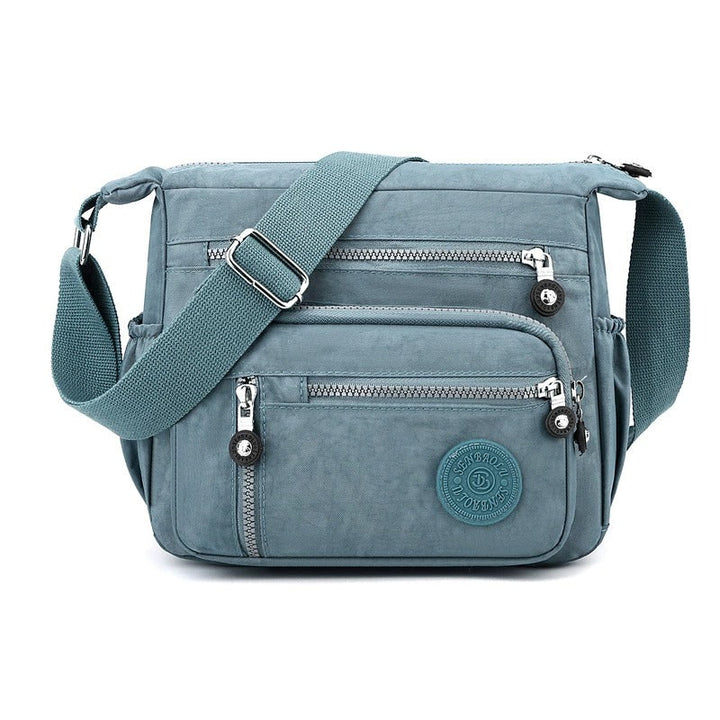 Funktionale Schultertasche für Damen, einfacher Zugriff auf Hauptfach und Reißverschlusstaschen für schnellen Zugriff.
