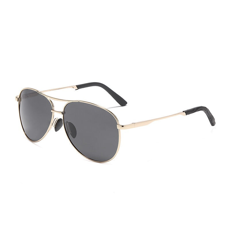 Leichte Aviator Pilotenbrille mit Metallrahmen, polarisiert & UV400-Schutz. Perfekter Blendschutz & Augenschutz.