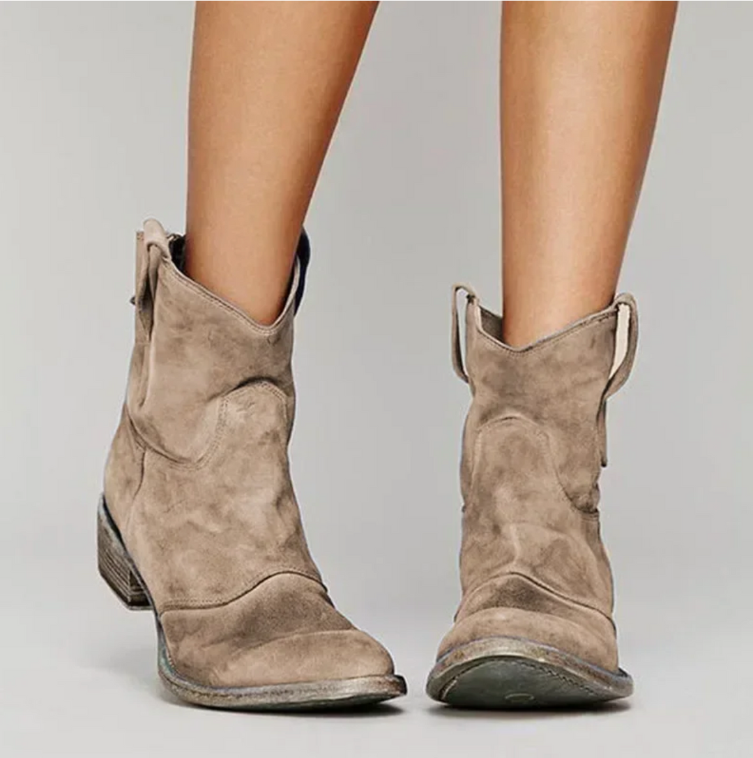 Braune Damen Westernstiefel, stilvoll & bequem. Modische Cowboystiefel perfekt für den eleganten Alltagslook.
