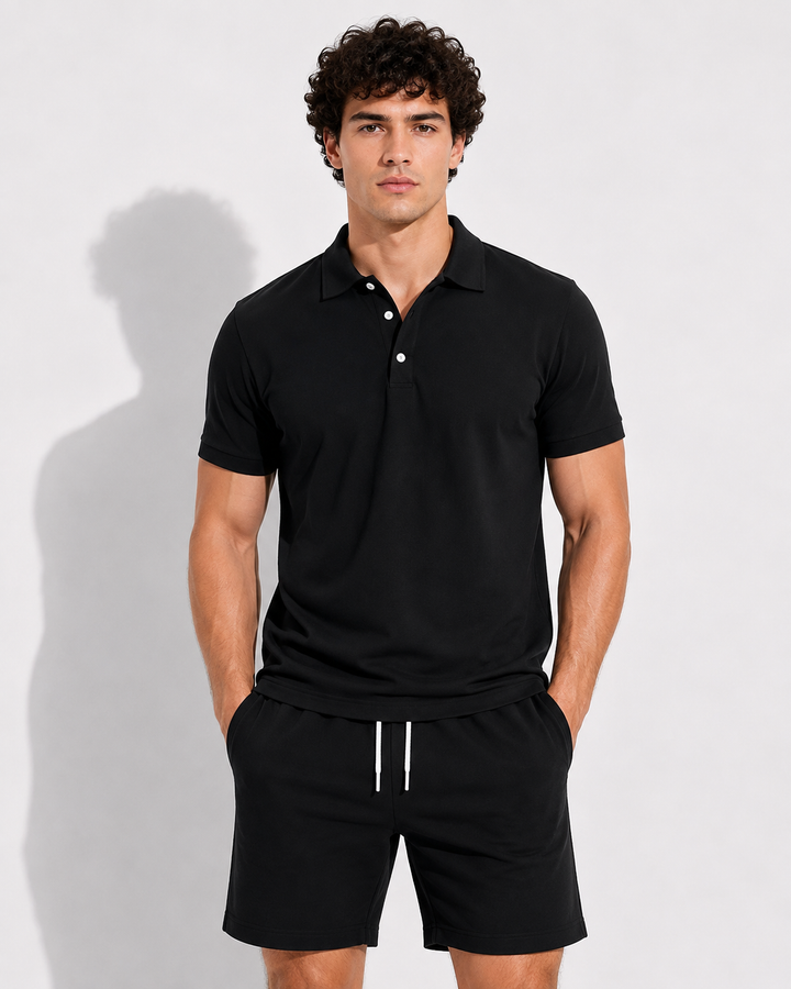 Elegantes Herren Polohemd & Shorts Set. Komfortables, atmungsaktives Sommer-Outfit für modebewusste Männer.