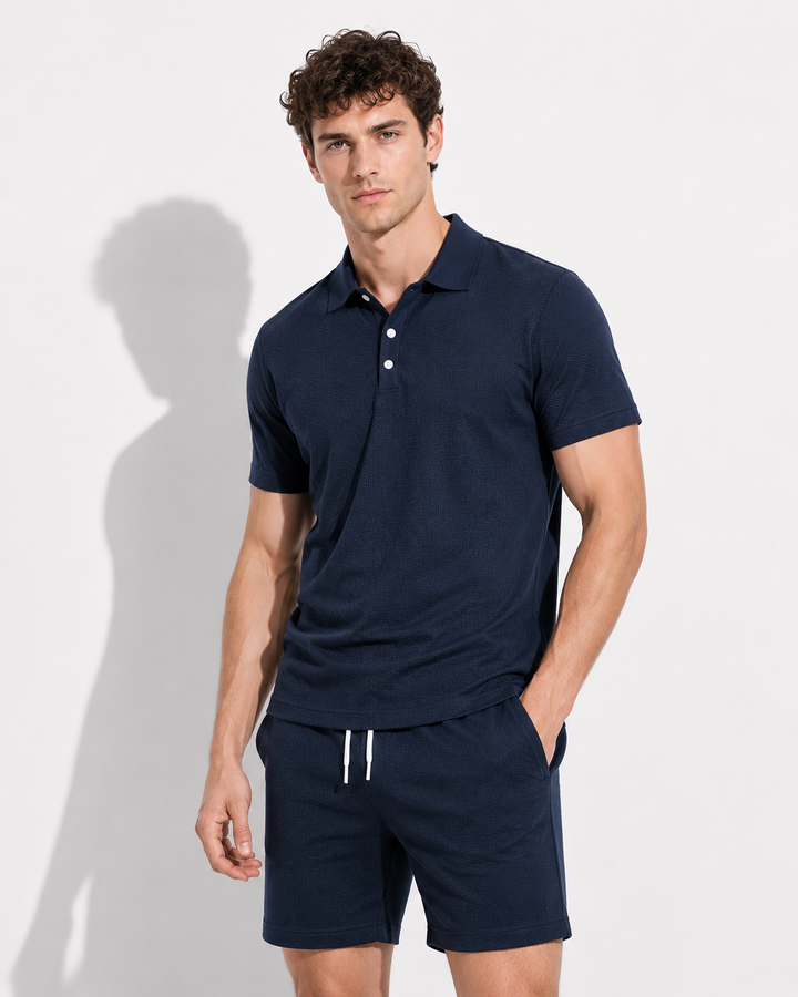 Stylisches Herren Polohemd & Shorts Set. Perfektes lässiges Outfit für Sommer, Urlaub & bequeme Freizeitmomente.