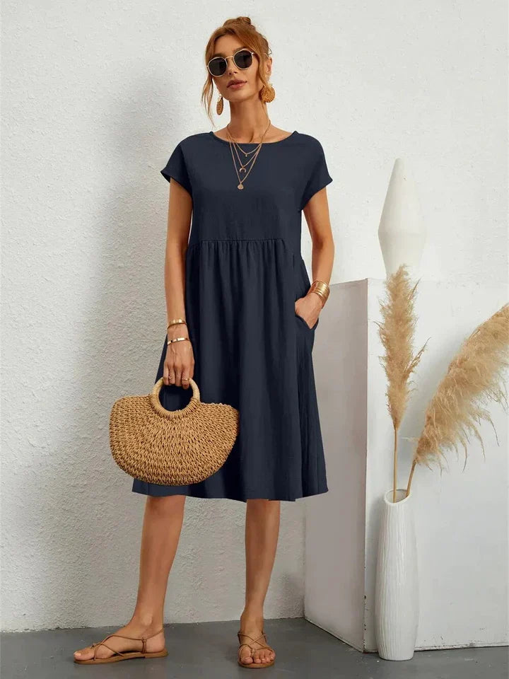Elegantes schwarzes Damen Sommerkleid mit kurzen Ärmeln, Rundhals und praktischen Taschen für Freizeit & Urlaub.