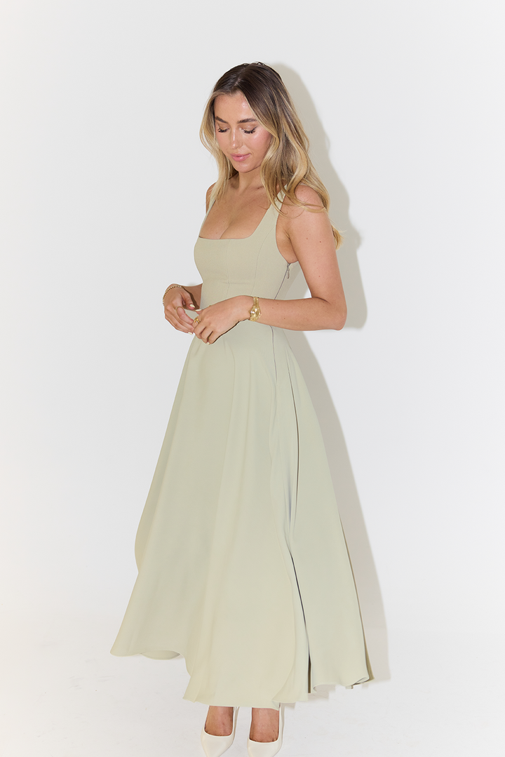 Festliches und schickes Damen Midikleid, ärmellos, V-Ausschnitt, ideal für elegante Anlässe.