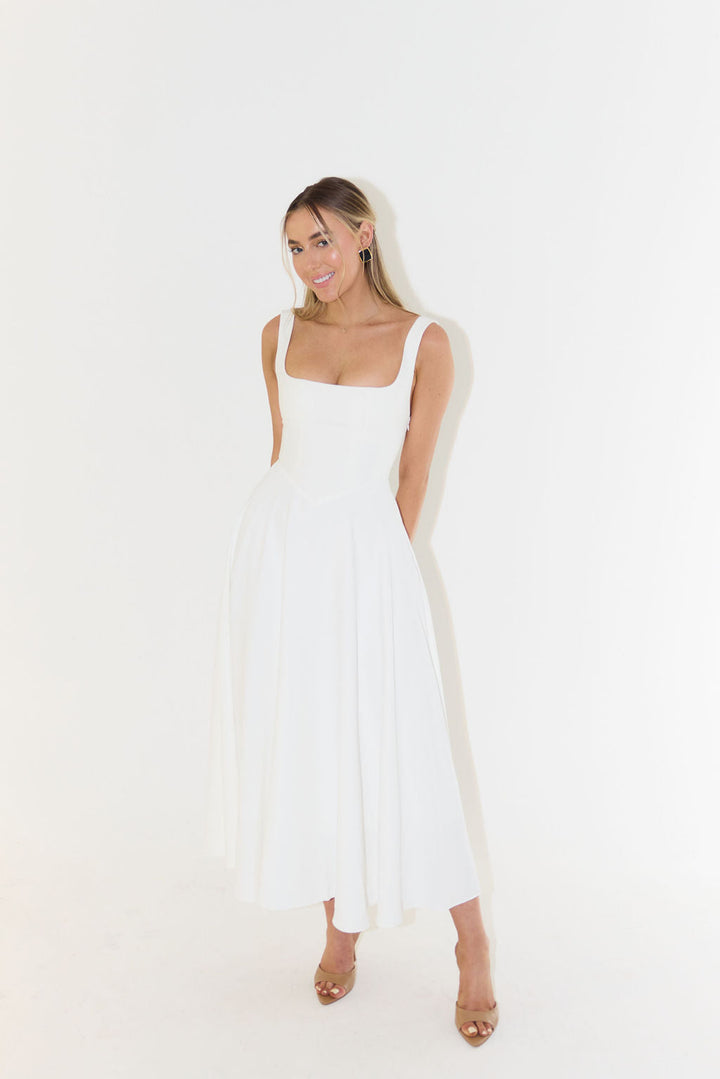 Schickes Slim Fit Midikleid für Damen, elegant und vielseitig für Freizeit & festliche Events.