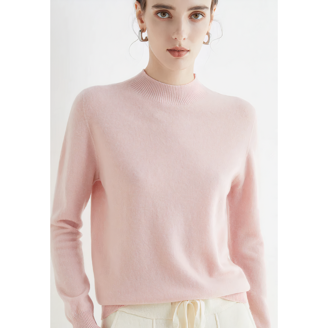 Moderner Damen Pullover mit hohem Halbkragen und langen Ärmeln. Perfekt für kalte Herbsttage.