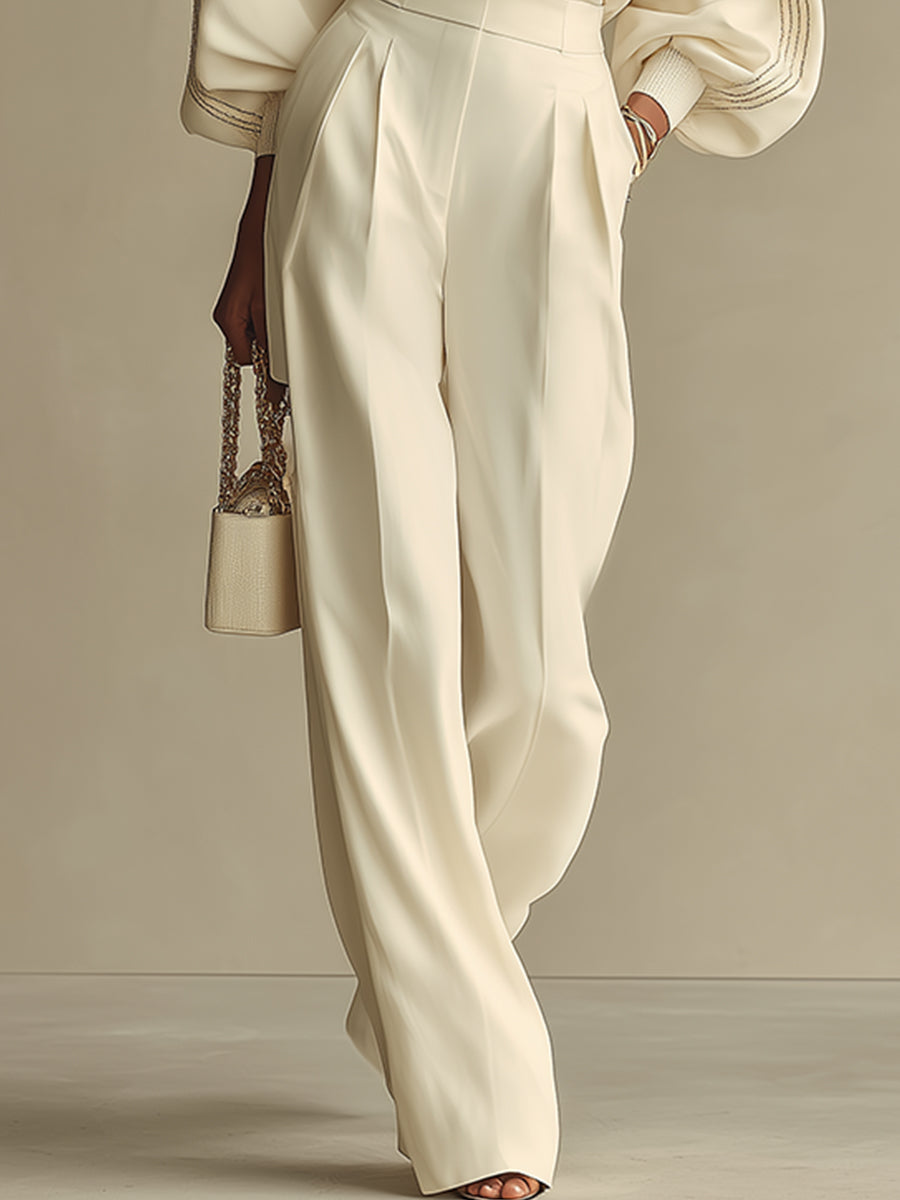Weite Hose des Rippstrick Hosenanzugs in Elfenbein. Elegante Damen Strickhose, ideal für bequemen und stilvollen Look.
