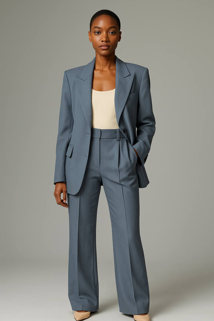 Sophistiziertes Damen Business Anzugset: Eleganter Blazer & klassische weite Hose für einen zeitlosen Business-Stil.
