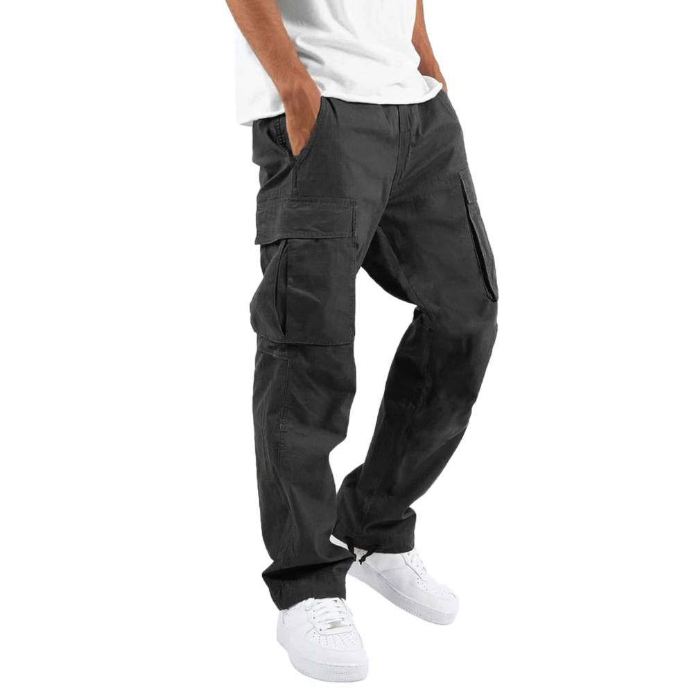 Nahaufnahme: Robuste, flexible Herren Cargohose in Dunkelgrau, ideal für Outdoor-Aktivitäten & Tragekomfort.