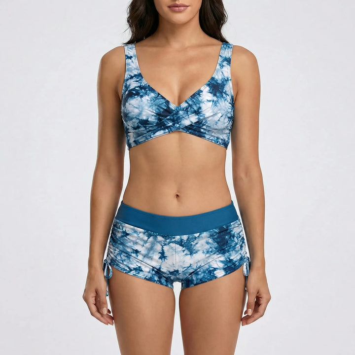 Schmeichelhaftes Damen Bikini Set Chiara, zweiteilig und figurbetont, perfekt für Strand & Schwimmen.