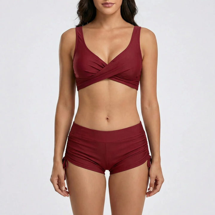Komplettes Damen Zweiteiler Bikini Set Chiara, figurbetont für stilvollen Sommer am Strand.