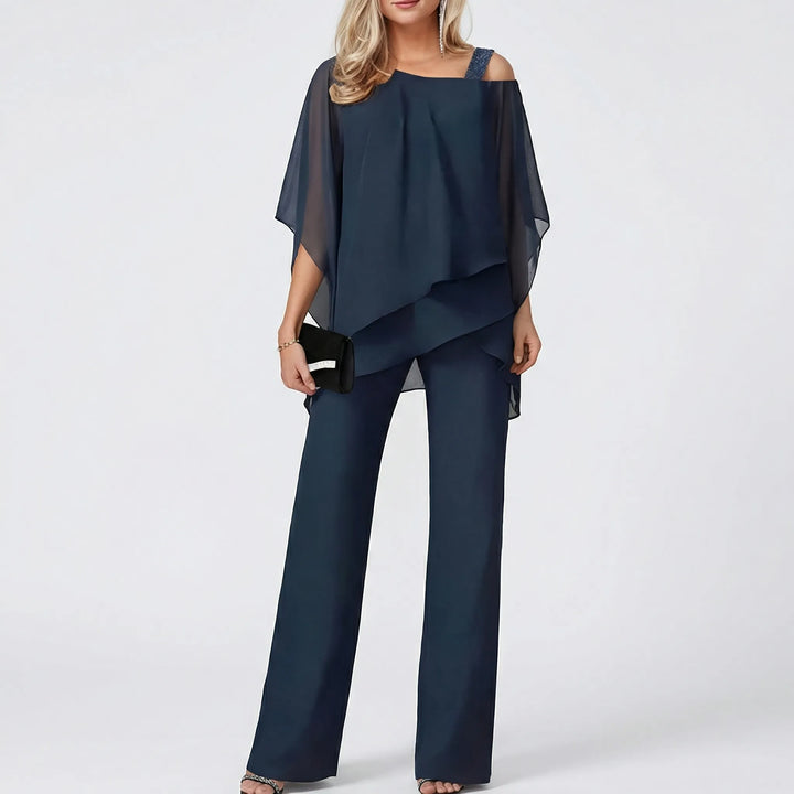 Stilvolles Damenmode Set mit weitem Bein. Eleganter Zweiteiler mit asymmetrischem Cold Shoulder.