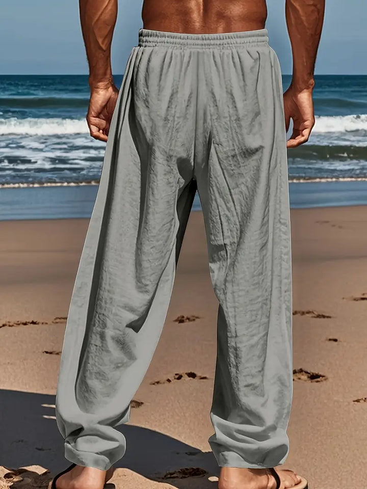 Bequeme Herren Freizeithose, dunkelblau, locker geschnitten. Für Mode & Urlaub.